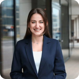 Hatice hat selbst mehr als 15 Jahre Erfahrung im Bereich Human-Resources, mit besonderem Schwerpunkt auf Payroll.