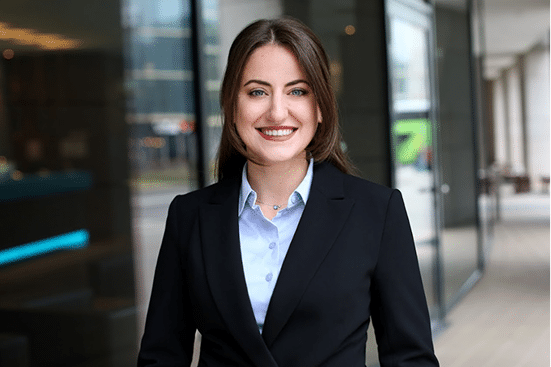 Hatice hat selbst mehr als 15 Jahre Erfahrung im Bereich Human-Resources, mit besonderem Schwerpunkt auf Payroll.